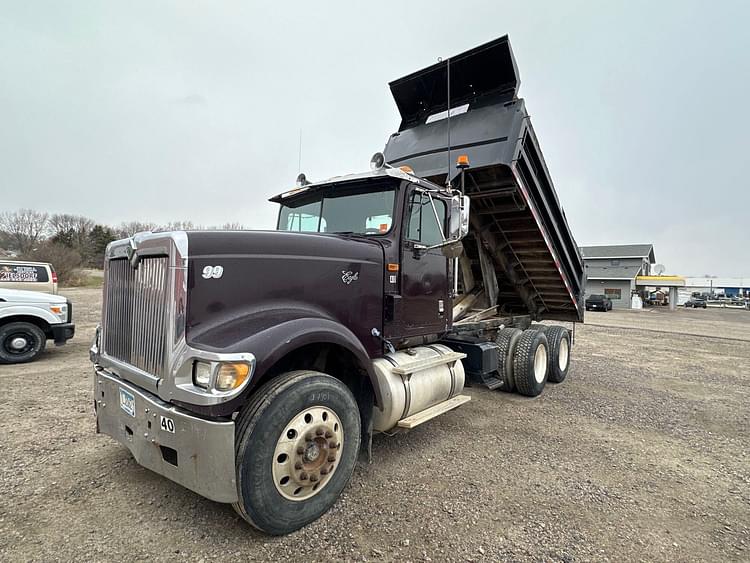 1999 International 9900 Equipment Image0