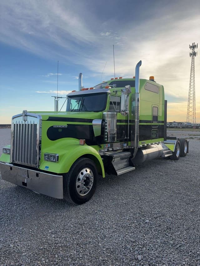 Image of Kenworth W900 equipment image 1