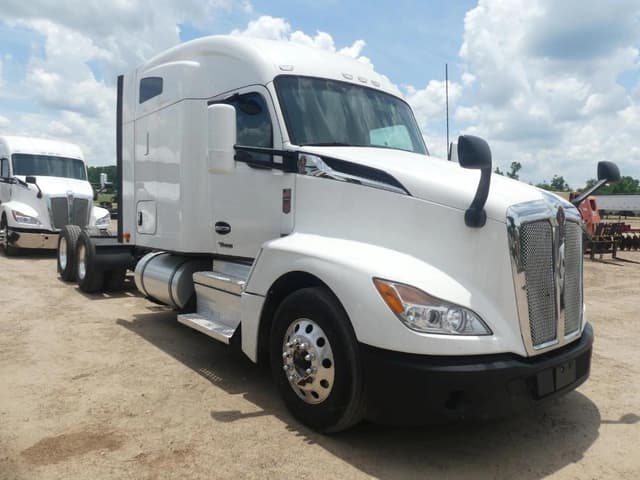 Image of Kenworth T680 equipment image 1