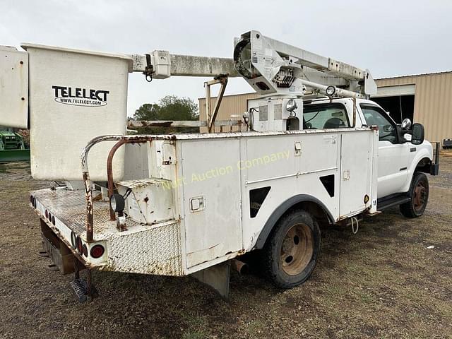 Image of Ford F-550 equipment image 3