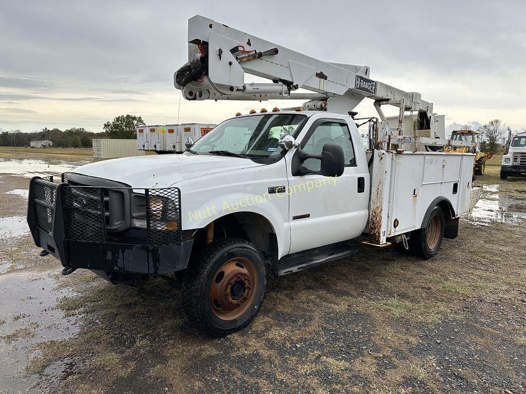 Image of Ford F-550 Primary image