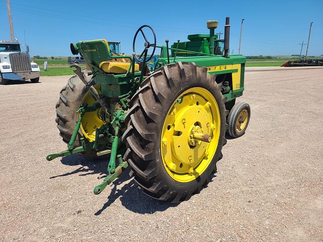 Image of John Deere 520 equipment image 2