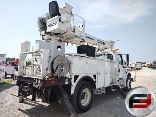 Image of Freightliner M2 106 equipment image 4