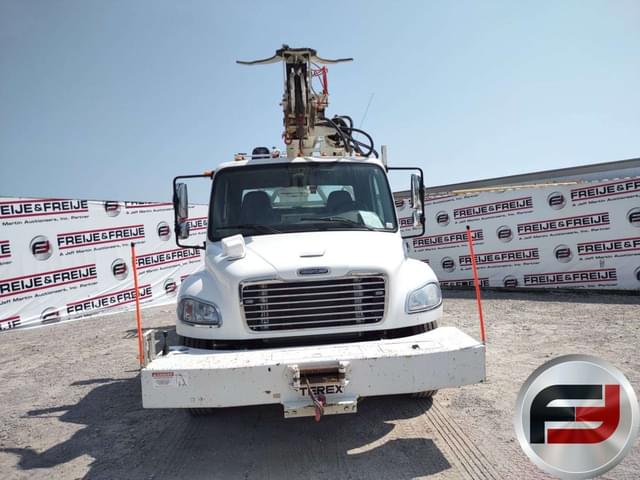 Image of Freightliner M2 106 equipment image 1