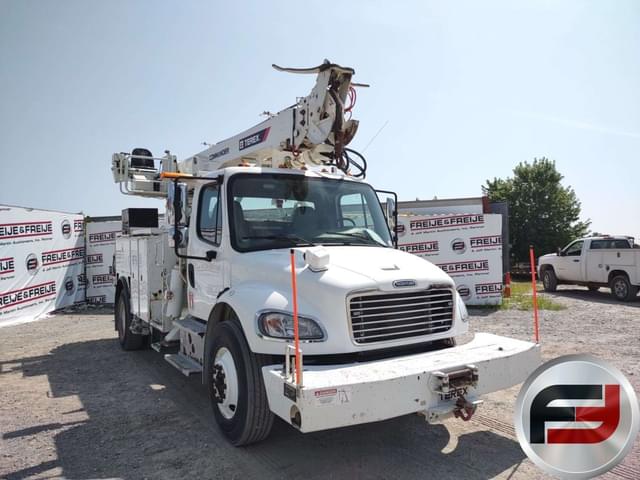 Image of Freightliner M2 106 equipment image 2