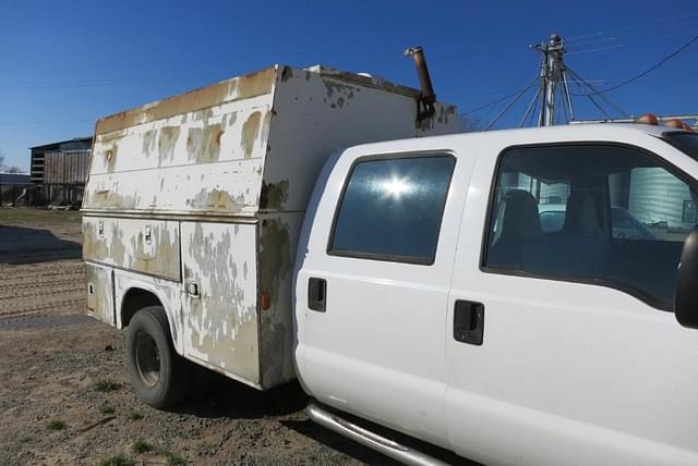 Image of Ford F-350 equipment image 3