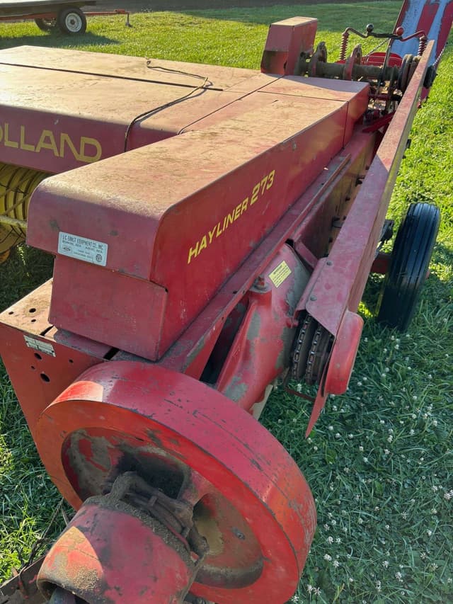 Image of New Holland Hayliner 273 equipment image 2