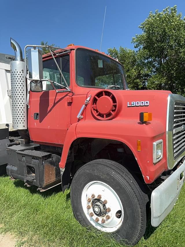 Image of Ford L9000 equipment image 1