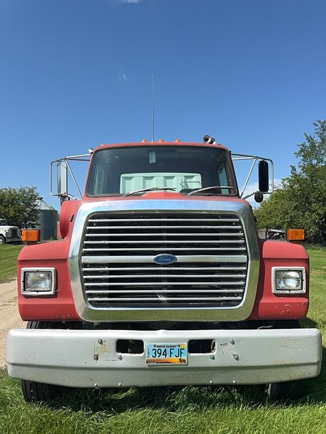 Image of Ford L9000 equipment image 2