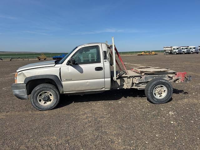Image of Chevrolet 3500 equipment image 3