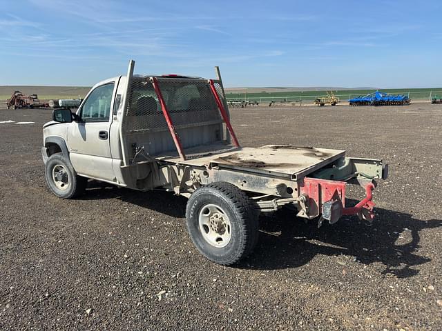 Image of Chevrolet 3500 equipment image 4