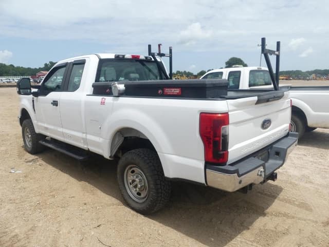 Image of Ford F-250 equipment image 3