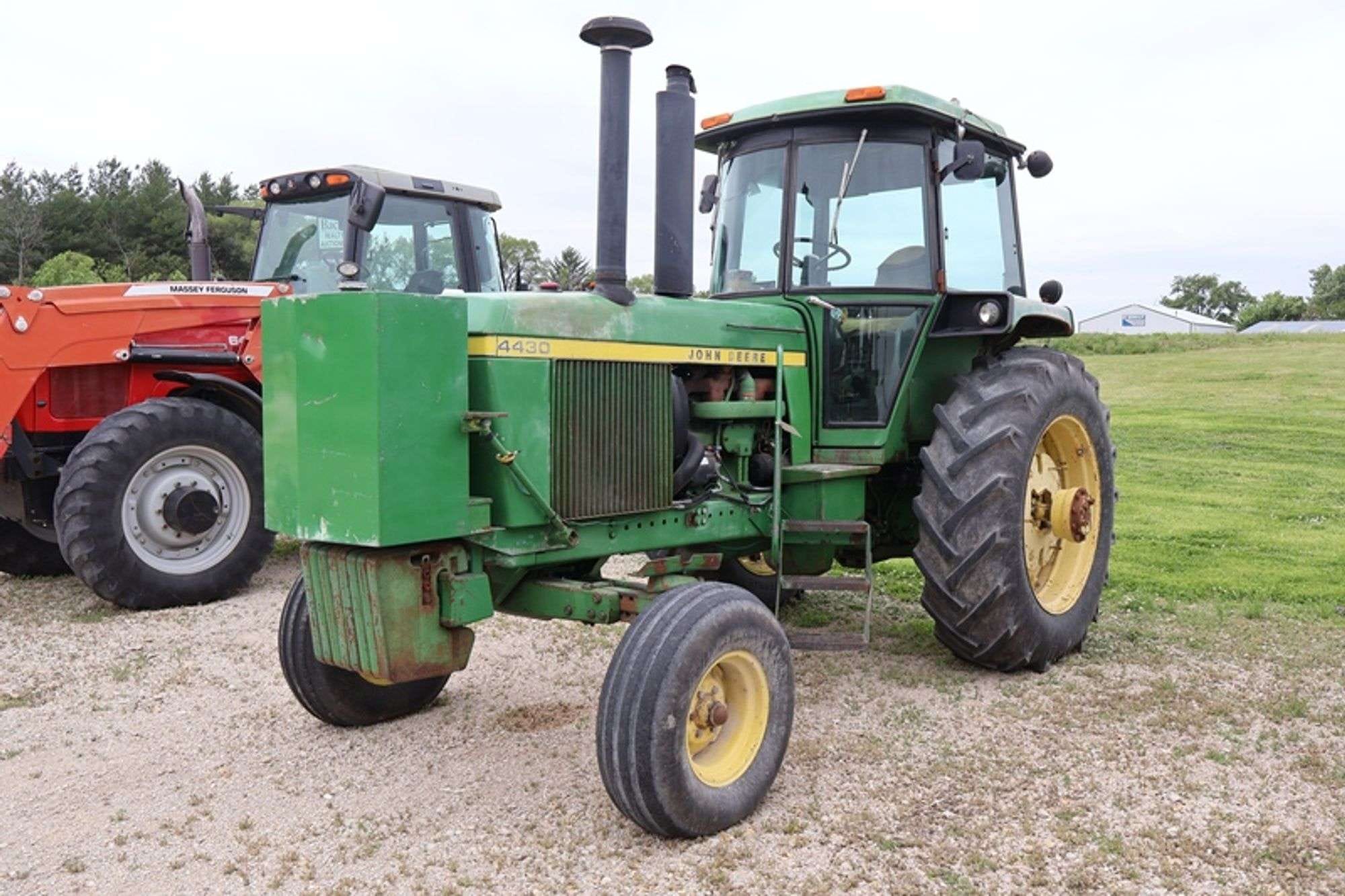 John Deere 4430 Equipment Image0