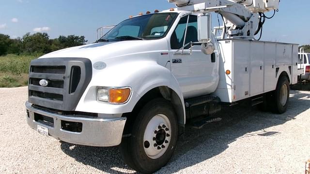 Image of Ford F-750 equipment image 1