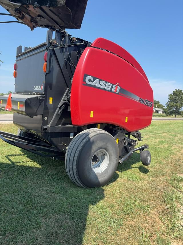 Image of Case IH RB565 equipment image 4