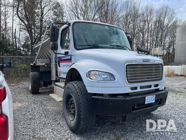 Image of Freightliner Business Class M2 equipment image 3