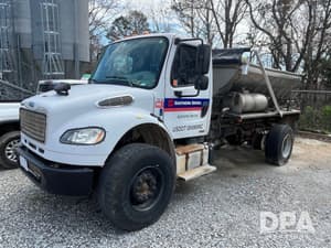 2011 Freightliner Business Class M2 Image