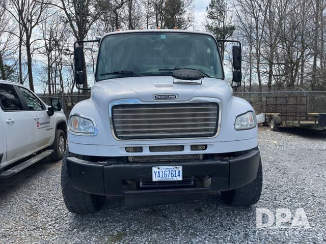 Image of Freightliner Business Class M2 equipment image 2