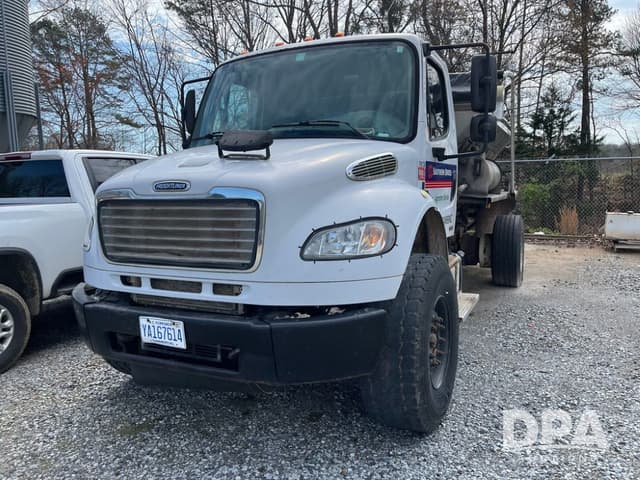 Image of Freightliner Business Class M2 equipment image 1