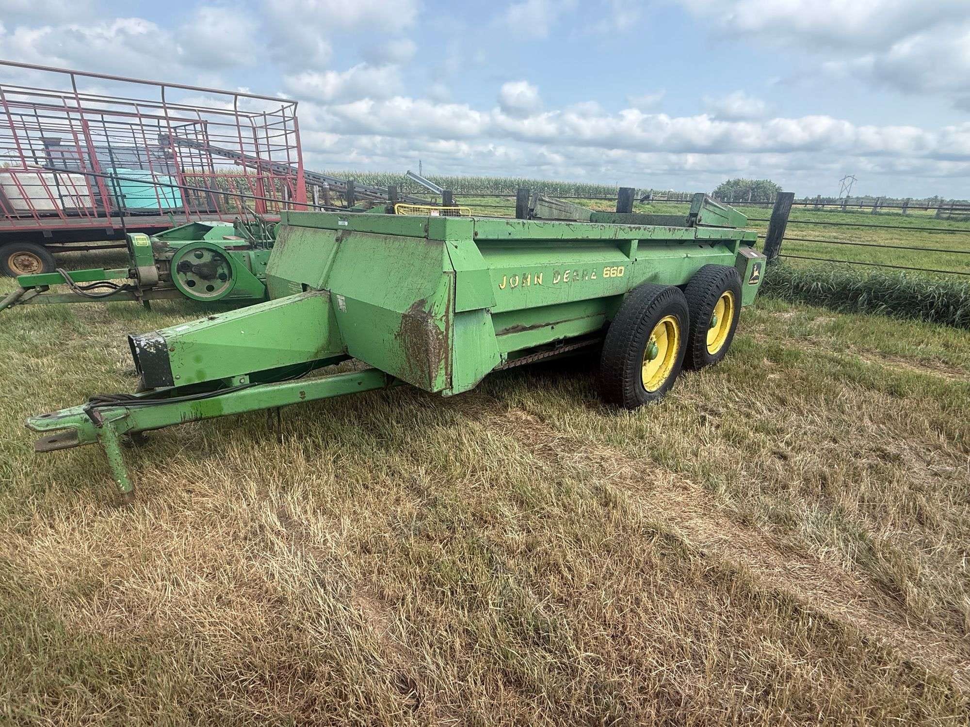 John Deere 660 Equipment Image0