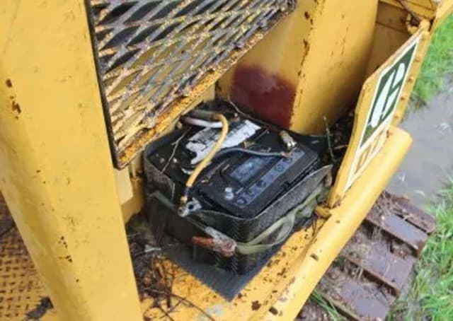 Image of Caterpillar D7 equipment image 4