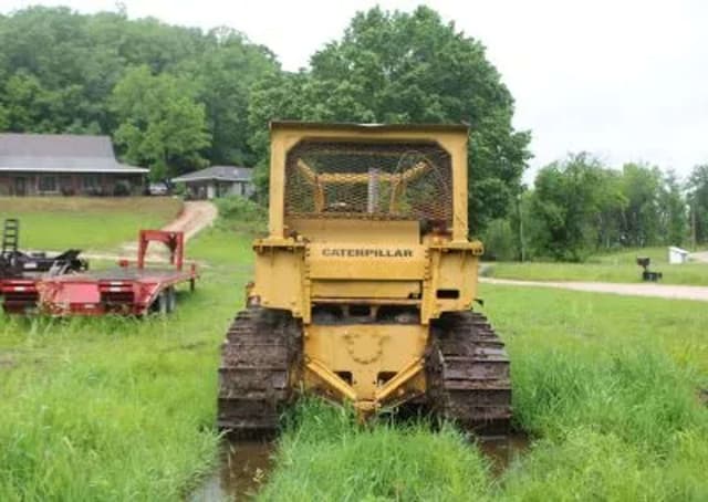 Image of Caterpillar D7 equipment image 3