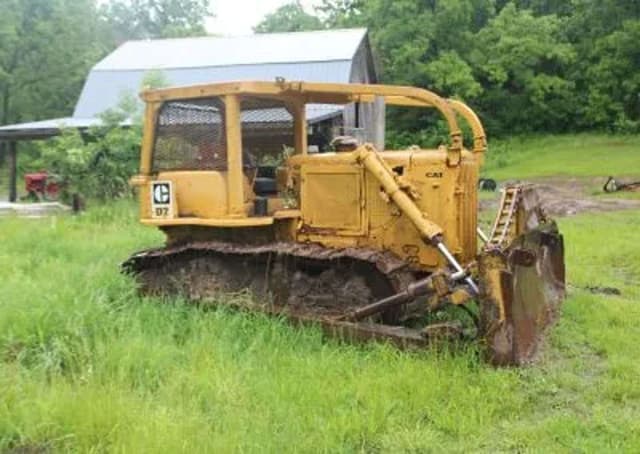 Image of Caterpillar D7 equipment image 2