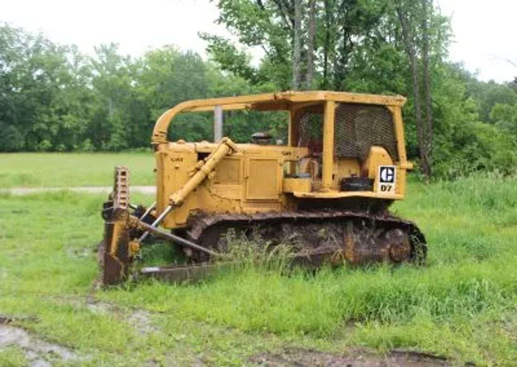 Caterpillar D7 Equipment Image0