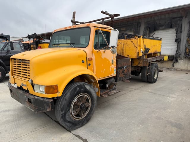 Image of International 4900 equipment image 3