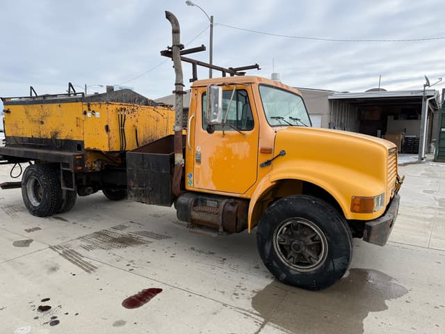 Image of International 4900 equipment image 2