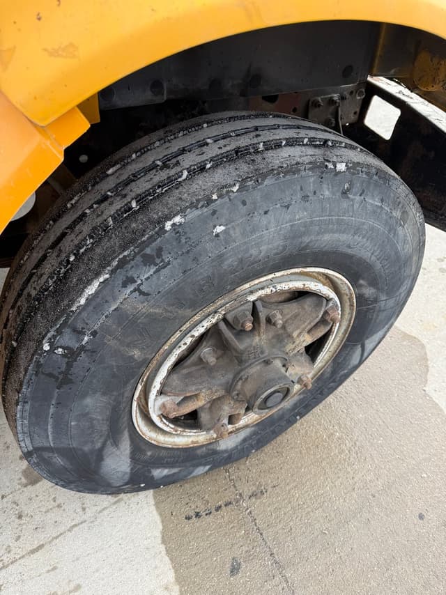 Image of International 4900 equipment image 4