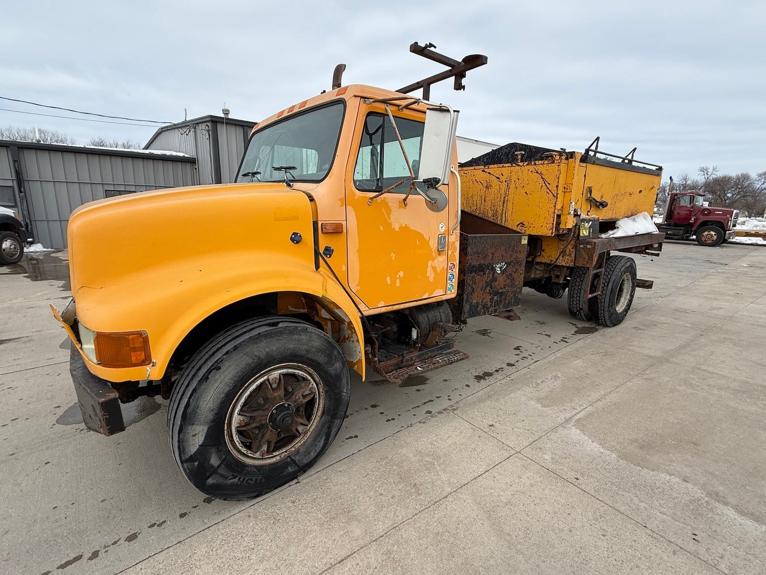 1992 International 4900 Equipment Image0