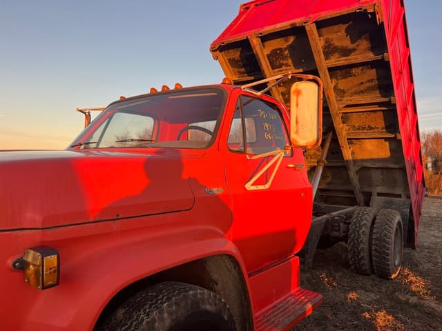 Image of Chevrolet C60 equipment image 3