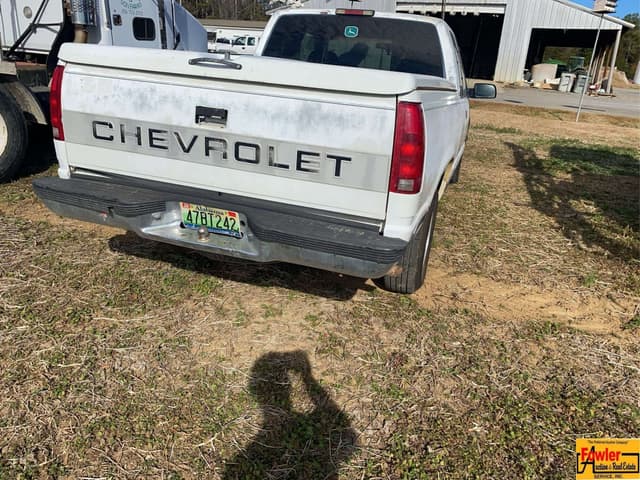 Image of Chevrolet 1500 equipment image 3