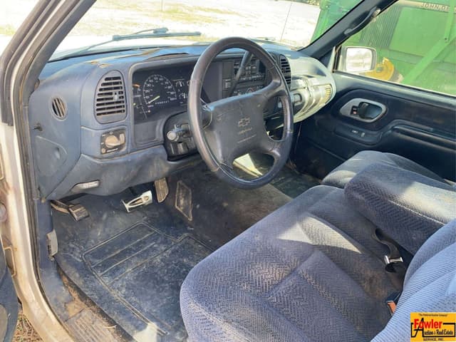 Image of Chevrolet 1500 equipment image 4