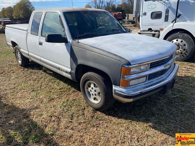 Image of Chevrolet 1500 equipment image 1