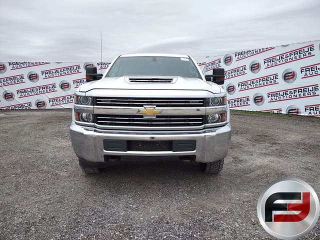 Image of Chevrolet Silverado equipment image 1