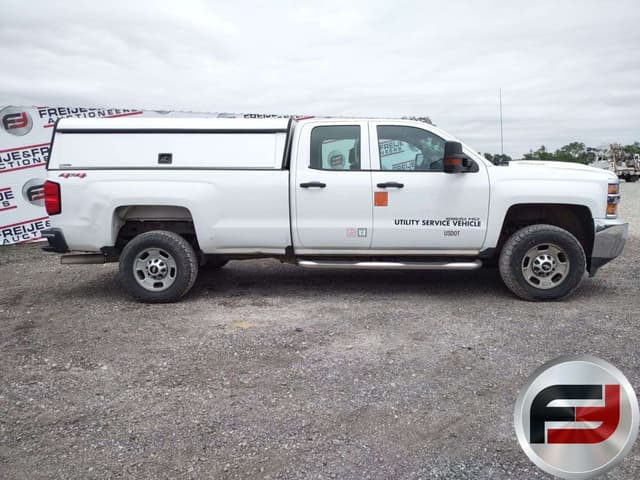 Image of Chevrolet Silverado equipment image 3