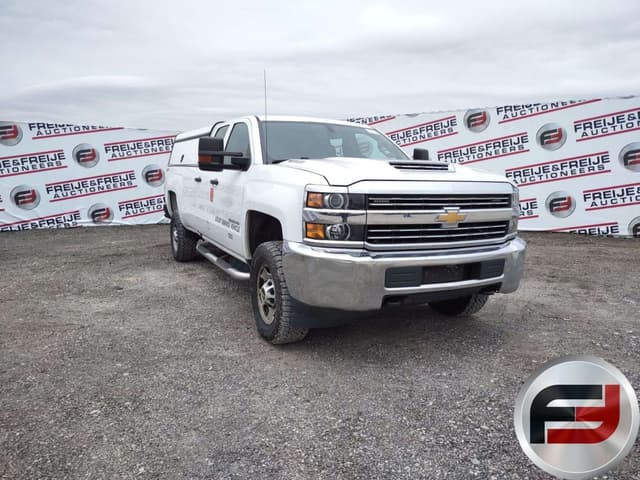 Image of Chevrolet Silverado equipment image 2