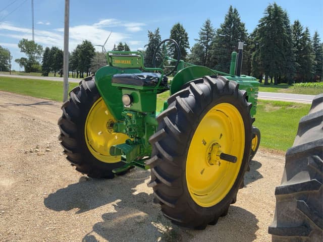 Image of John Deere B equipment image 4