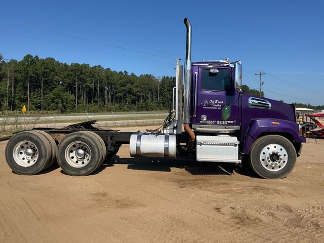 Image of Western Star 4700 equipment image 3
