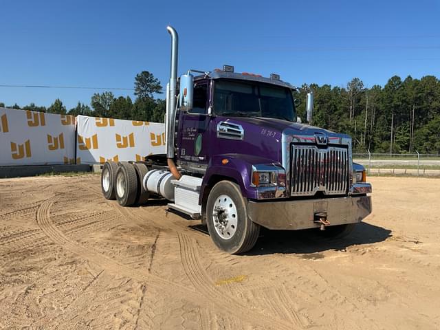 Image of Western Star 4700 equipment image 2