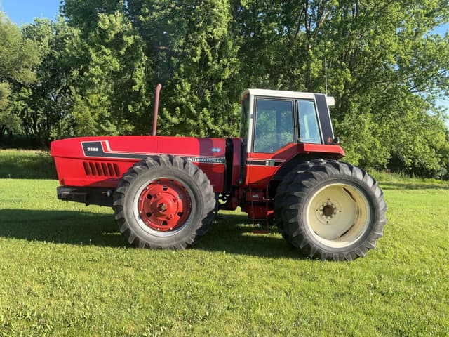 Image of International Harvester 3588 equipment image 1