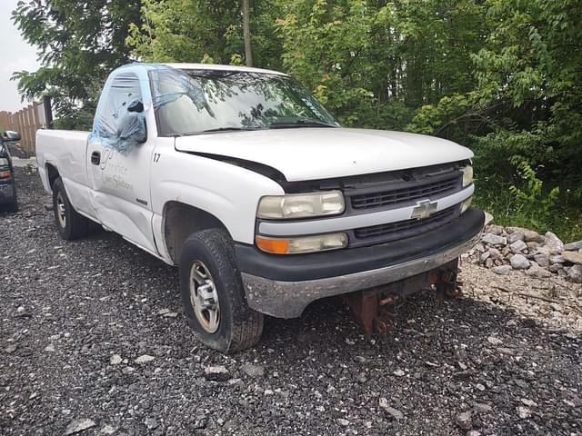 Image of Chevrolet Silverado equipment image 2