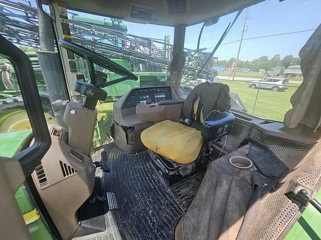 Image of John Deere 8300 equipment image 1