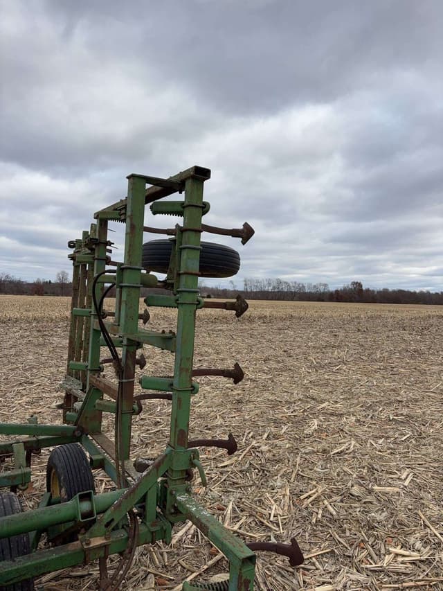 Image of John Deere 1000 equipment image 3