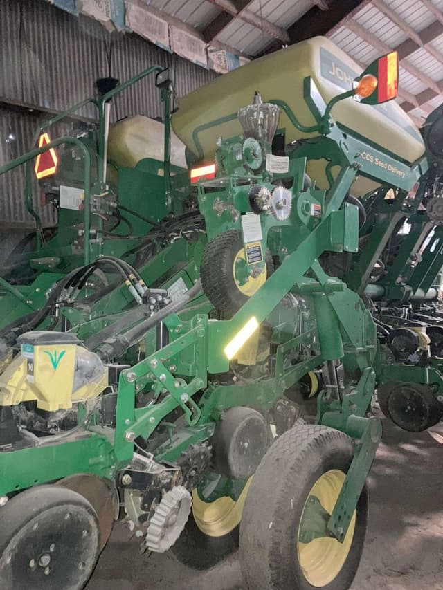 Image of John Deere 1790 equipment image 2