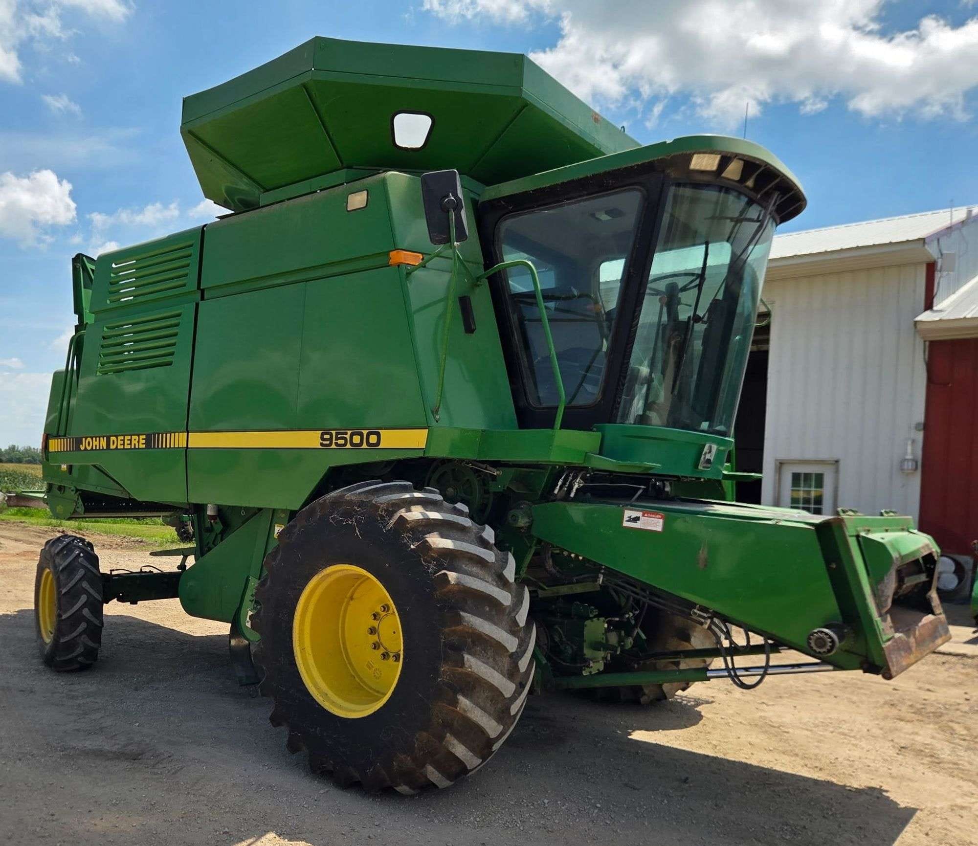 1989 John Deere 9500 Equipment Image0