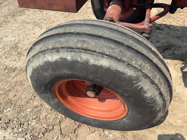 Image of International Harvester 856 equipment image 4