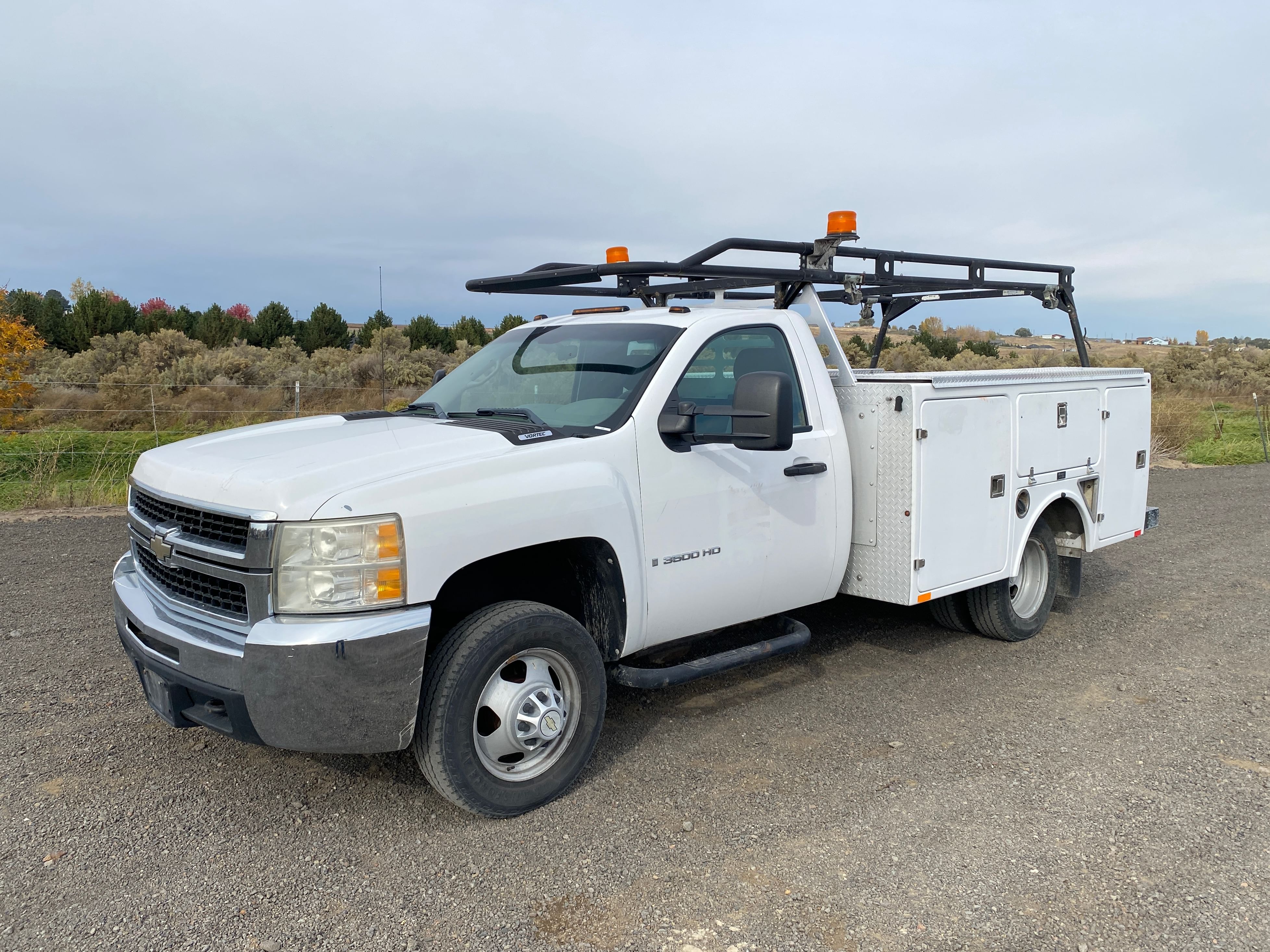2009 Chevrolet 3500HD Equipment Image0